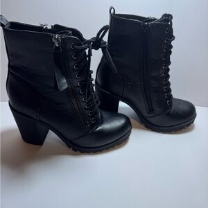 Soda Lace Up Ankle Boots Women 6.5 Black Excellent Chunky Block Heel Lug Sole